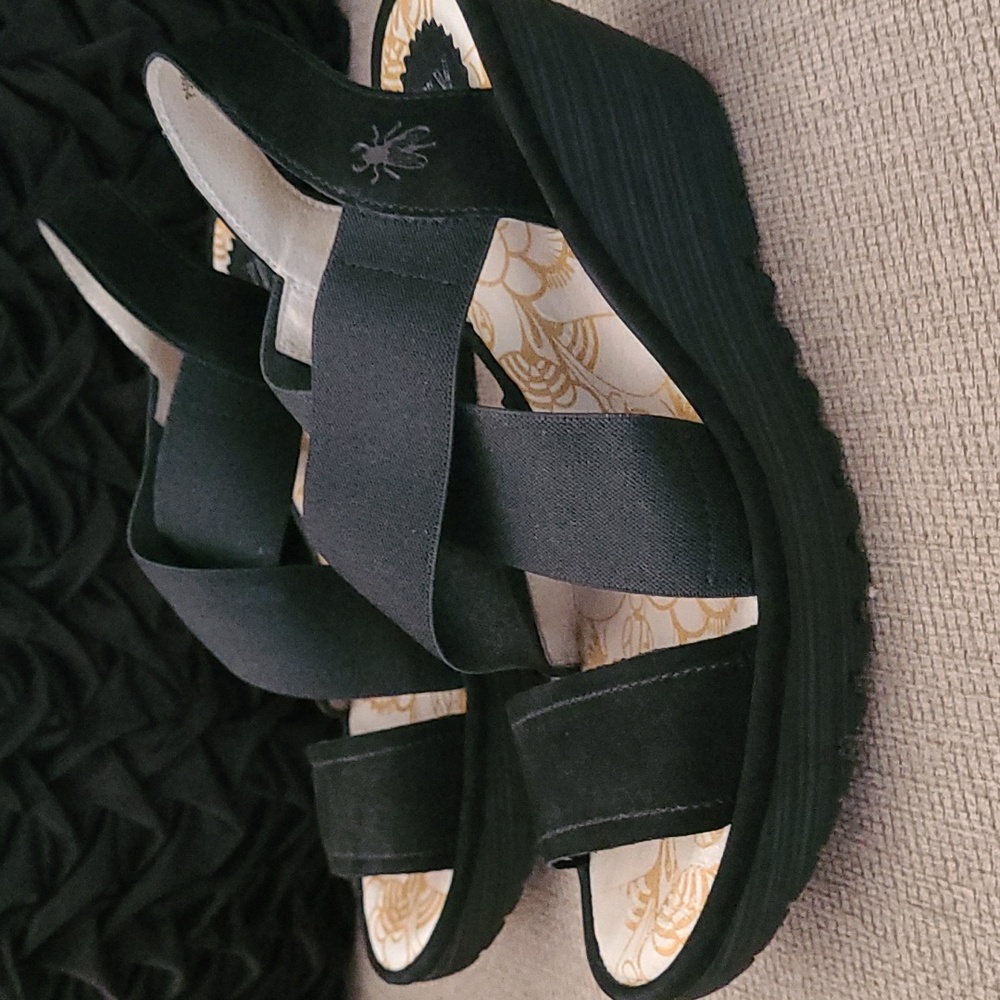 FLY LONDON YAJI888FLY BLACK WEDGE SANDALS